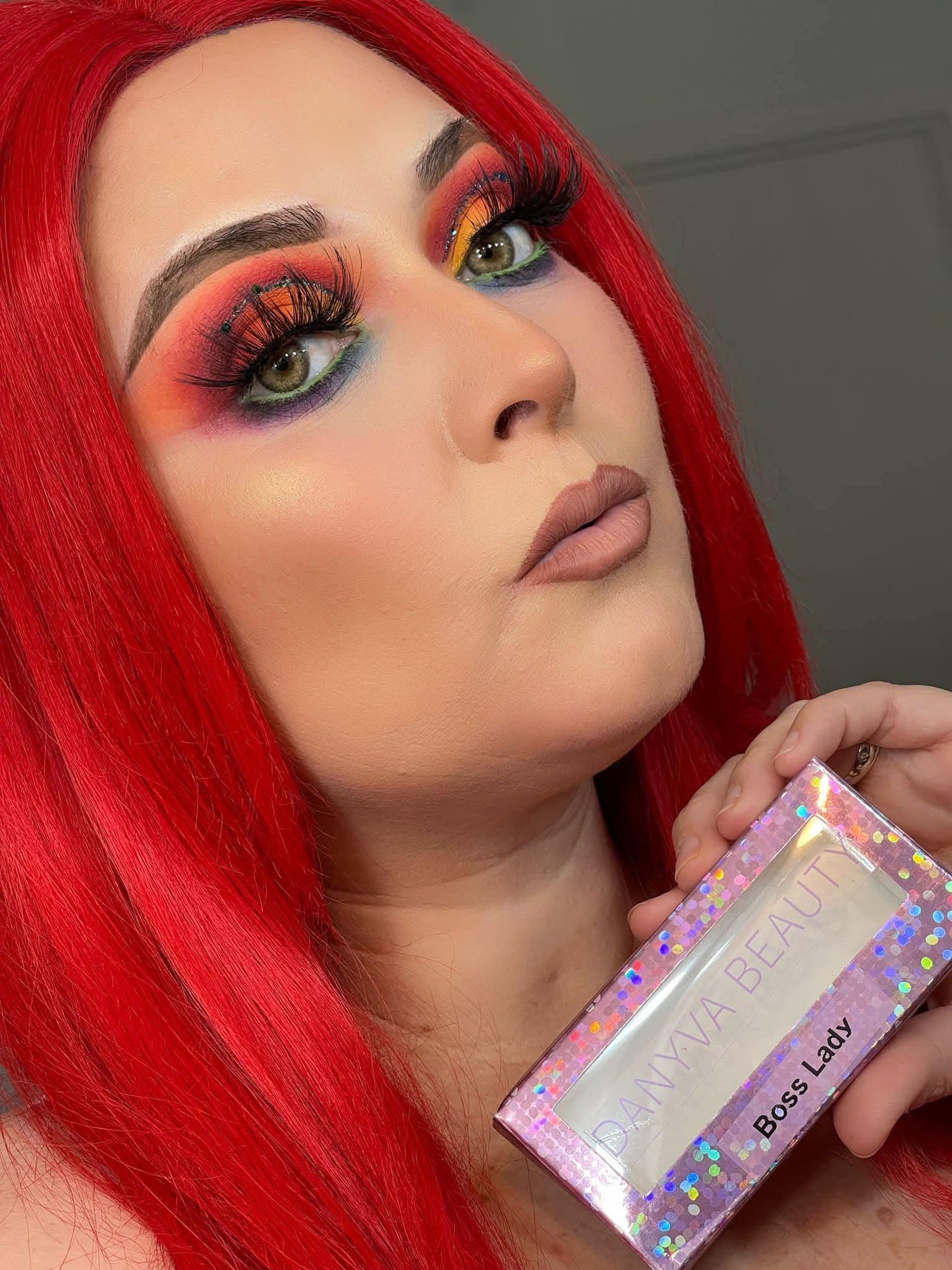 Lashes "boss lady"