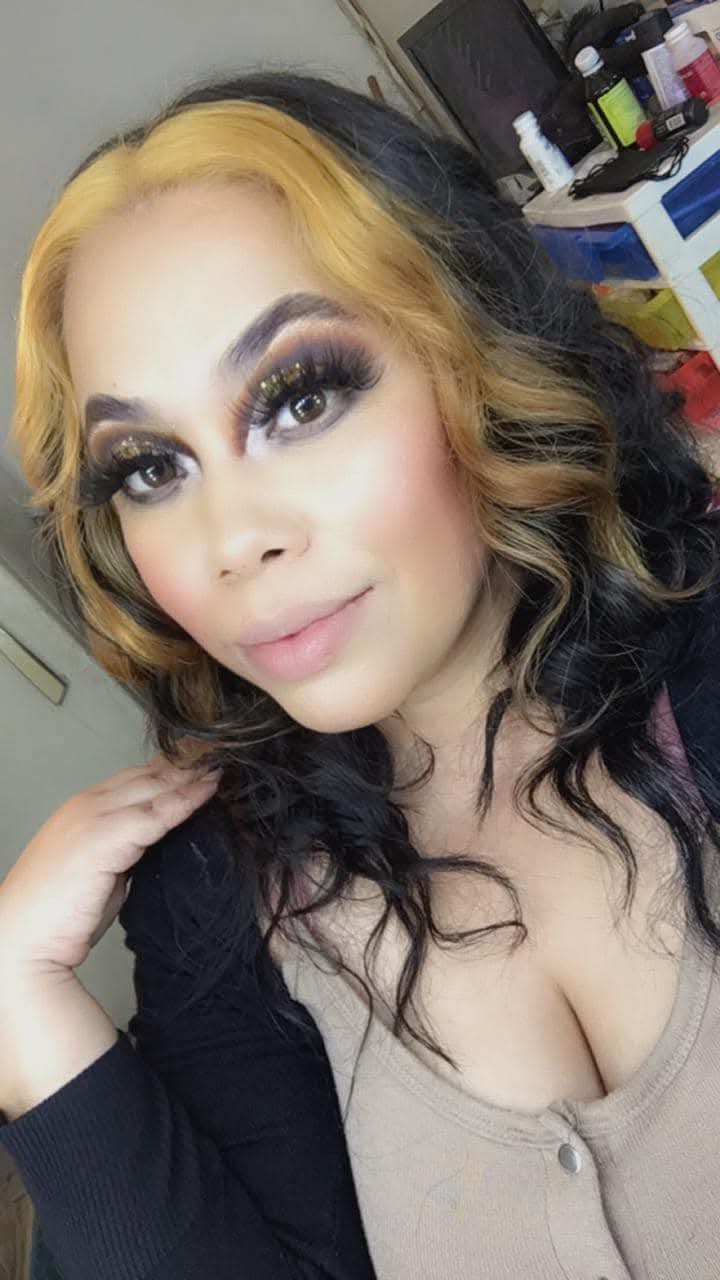 Lashes "boss lady"